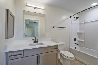 St. Bernard Circle Apartments Bathroom