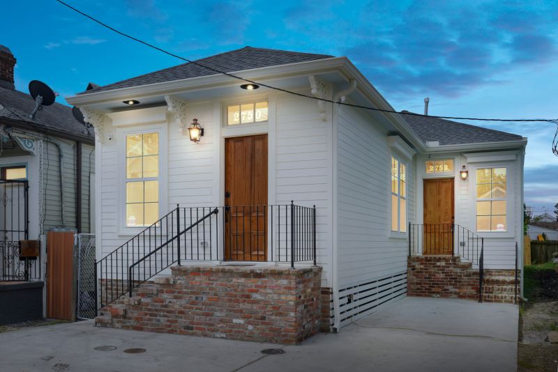 2750 St Ann at night