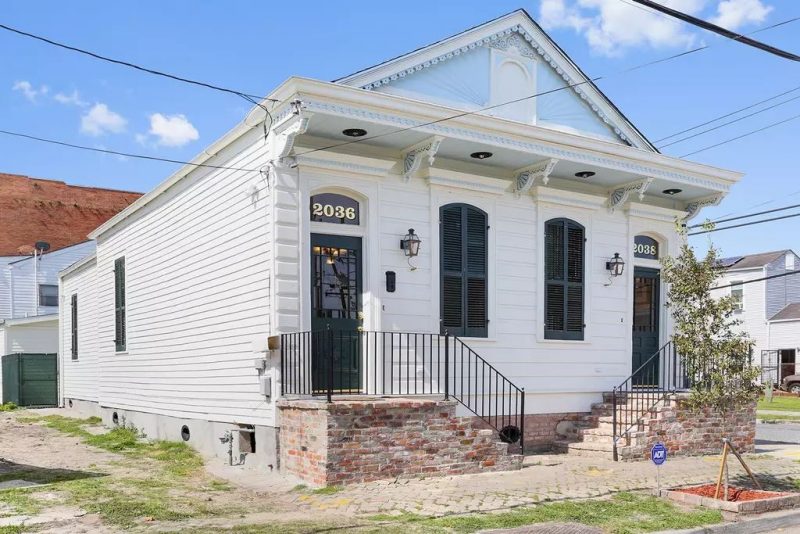 2036 Iberville front
