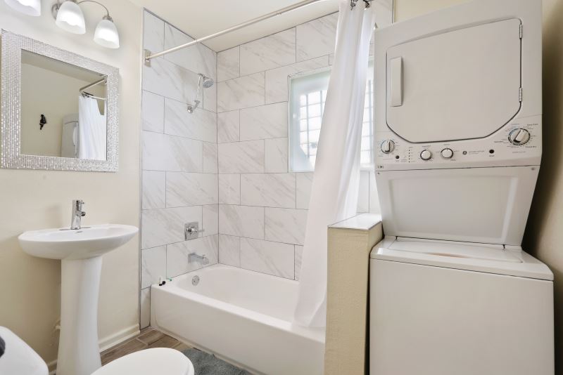 Studio 3 bathroom