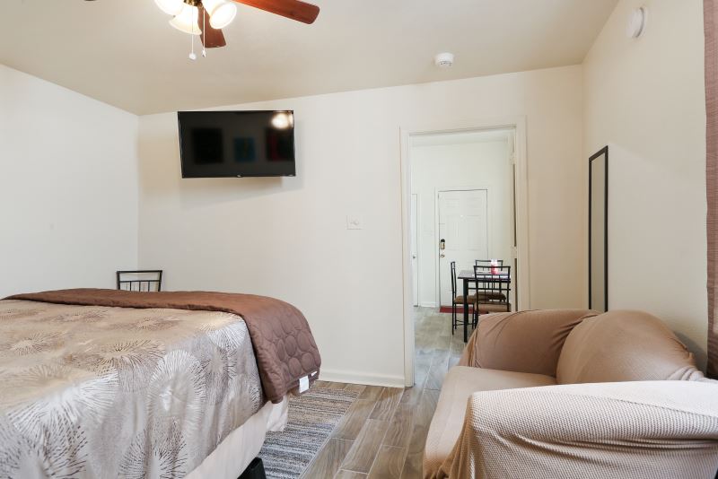 Studio 3 bedroom tv