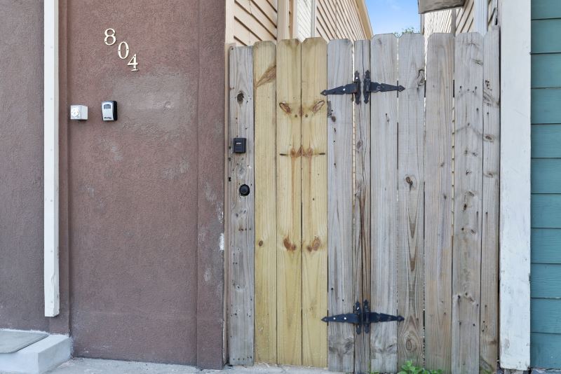 Studio 3 gate