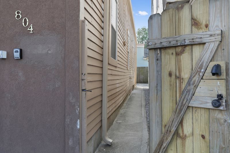 Studio 3 gate